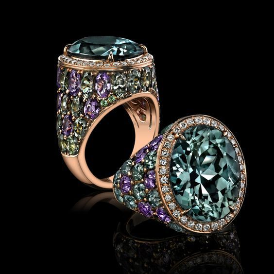 European And American-style Ring Inlaid With Green Zircon